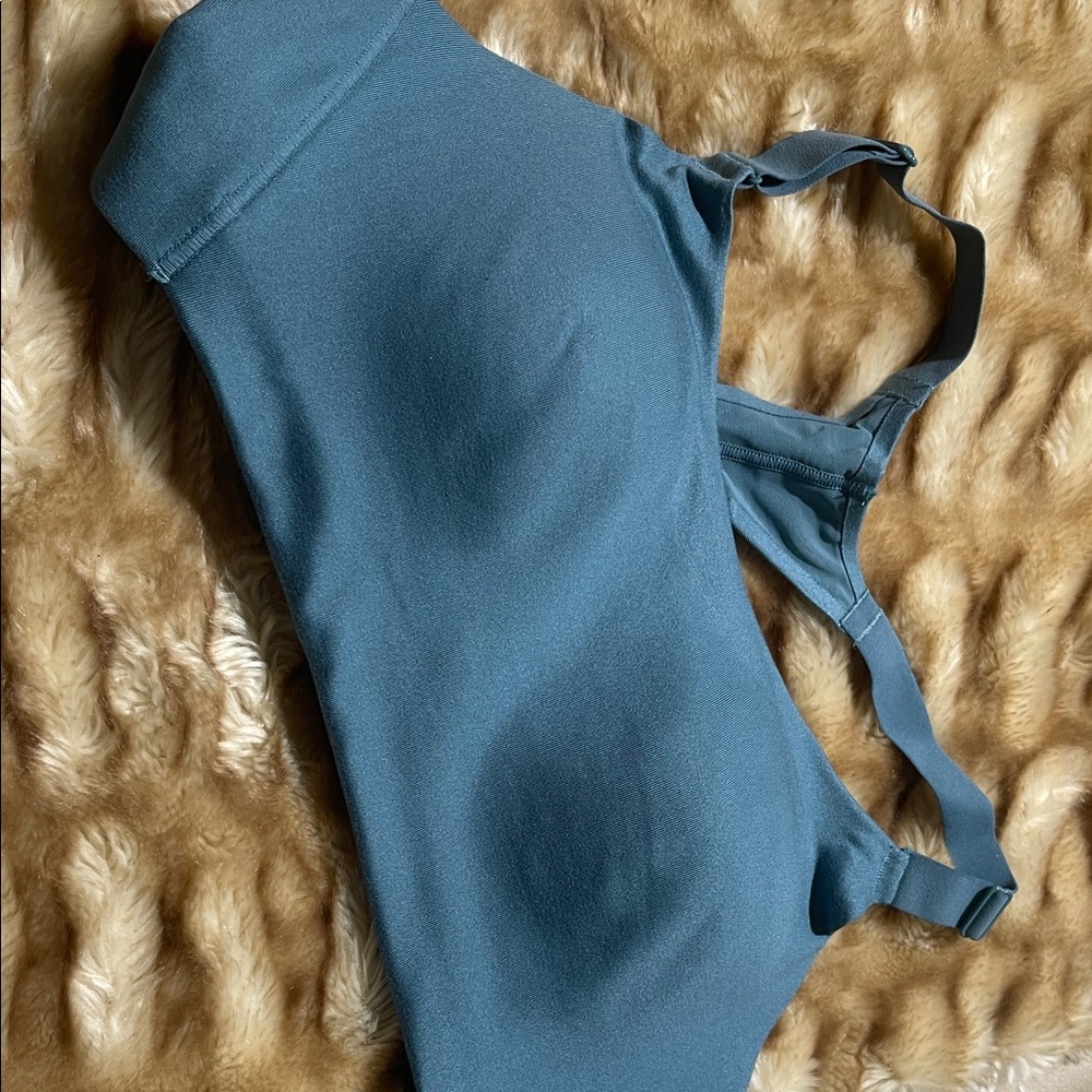 Victoria’s Secret on point Blue Sports Bra